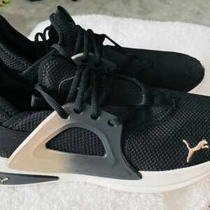 New Puma Enzo Evo Softride Women’s Black Athletic Shoes, size 11 US, never worn